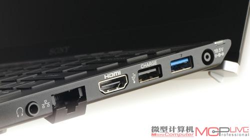 Z219机身右侧的接口，网线接口采用了在VAIO X上出现的开口式设计。USB 3.0接口还兼任着连接扩展机座的重任。